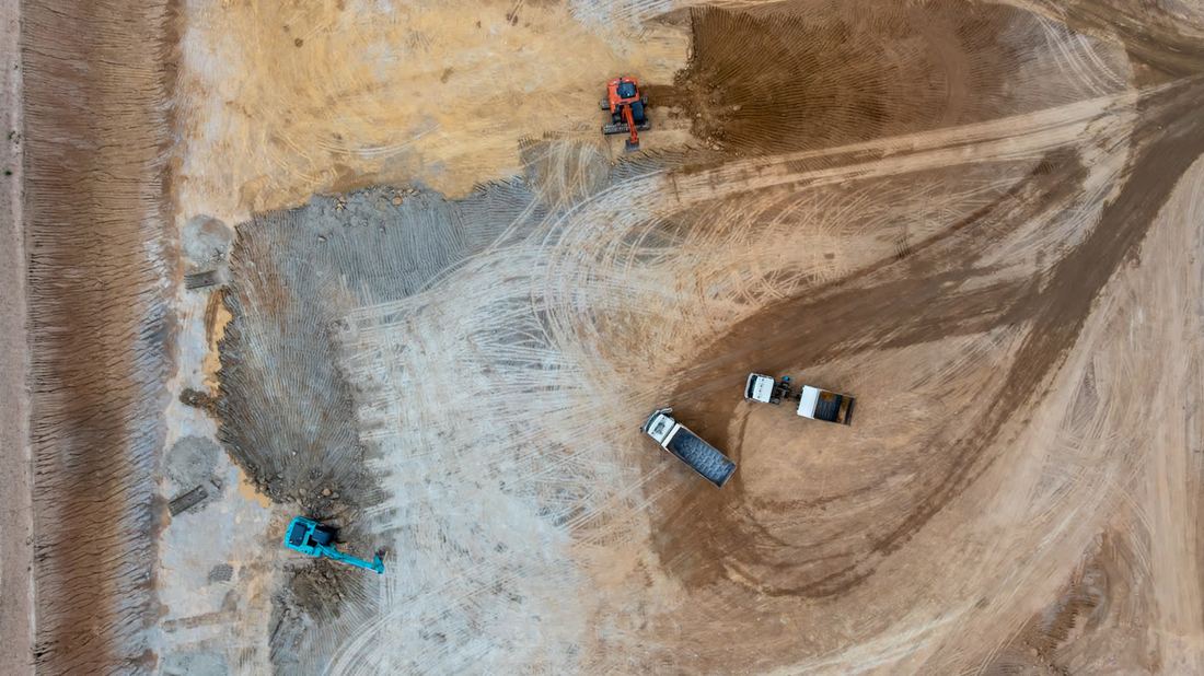 Byggprojekt vid markberedning, fotograferat från luften