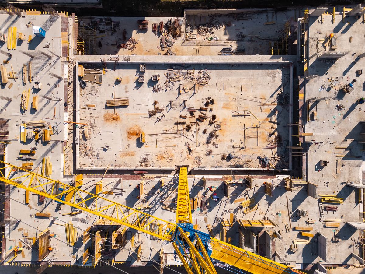 Byggprojekt och markarbete fotograferat från luften